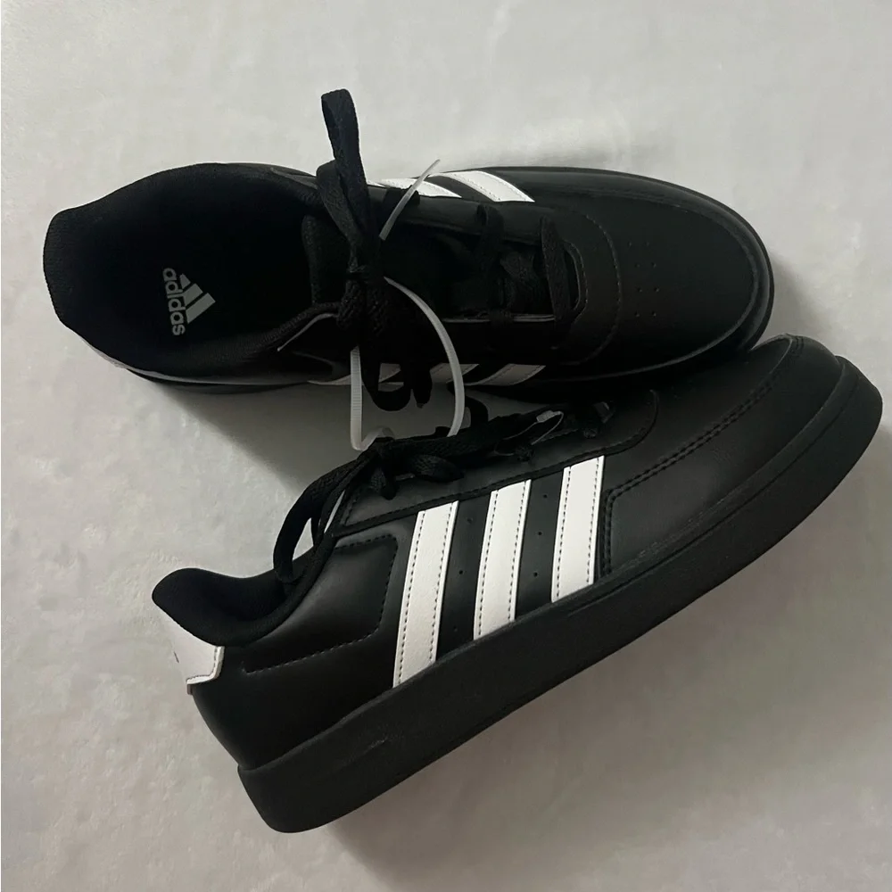 Adidas Men's Black and White Striped Sneakers, Size 6, Brand‎ New